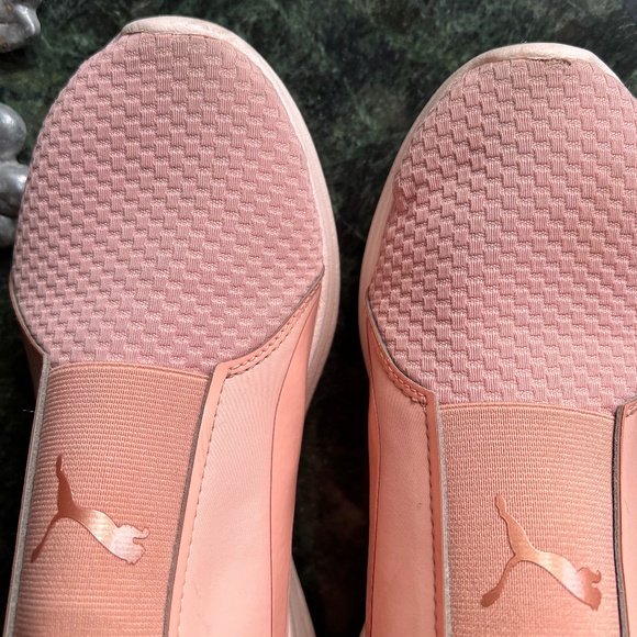 LAST CHANCE Baby Pink puma pull tab sneakers - Picture 4 of 5